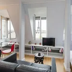 Pick A Flat - Eiffel Tower View Studio