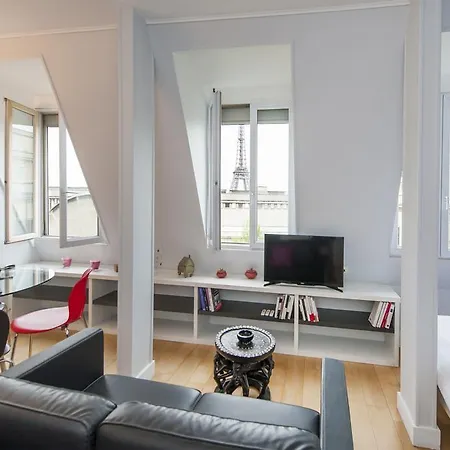 Pick A Flat - Eiffel Tower View Studio Apartment *