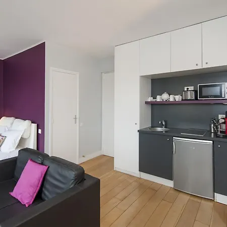 Apartment Pick A Flat - Eiffel Tower View Studio Paris