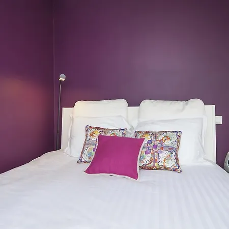 Pick A Flat - Eiffel Tower View Studio Apartment *